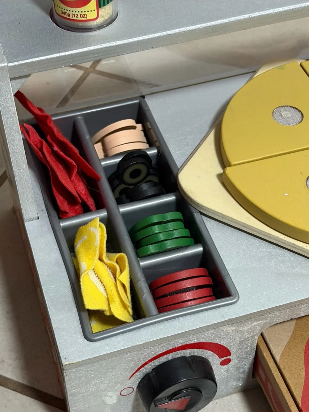 Melissa & Doug Top & Bake‎ Wooden Kids Pizza Counter Playset Toys